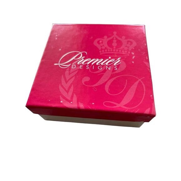 Beautiful Premier Design Necklace And Earrings Set In Box - Picture 8 of 9